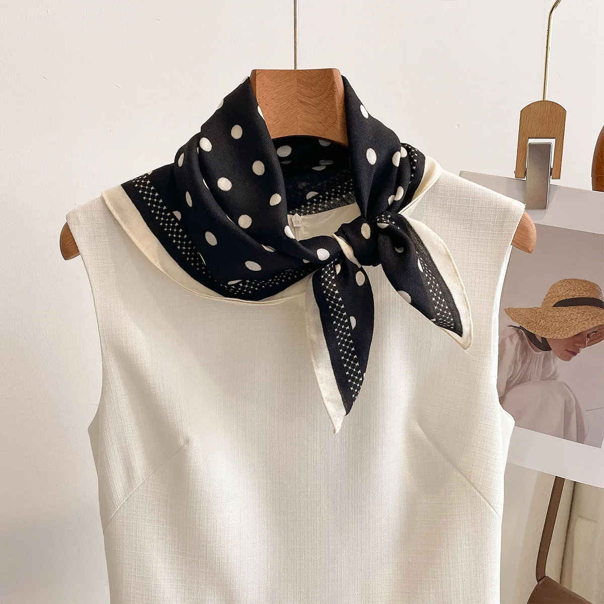 Luxury Polka Dot Printed Squar - Scarf Silk Square recension och pris