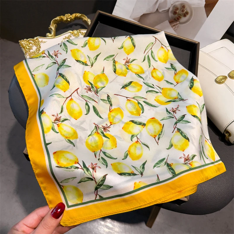 70cm Square Lemon Print Yellow - Ascot Neck Scarf recension och pris
