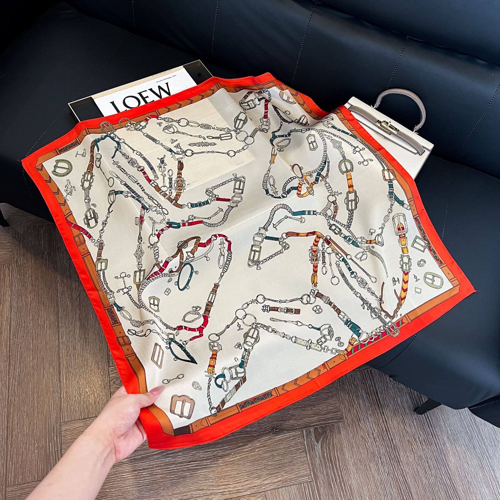 Luxury Brand Chain Print Small - Silk Neck Scarf recension och pris