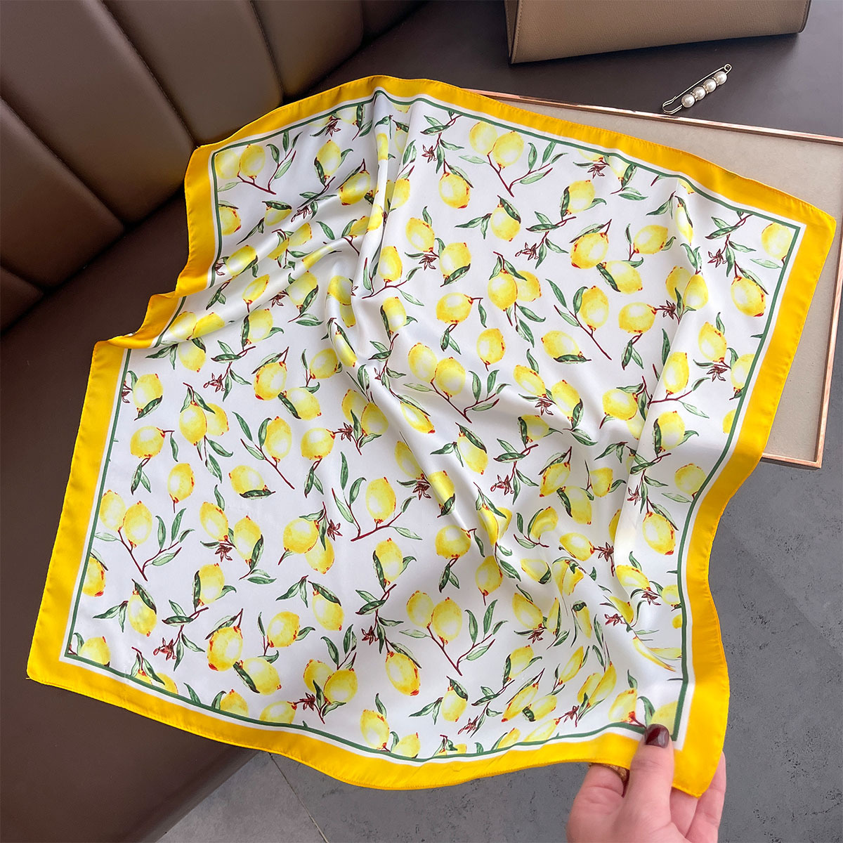 2025 New Yellow Lemon Print Sq - Scarf Silk Square recension och pris
