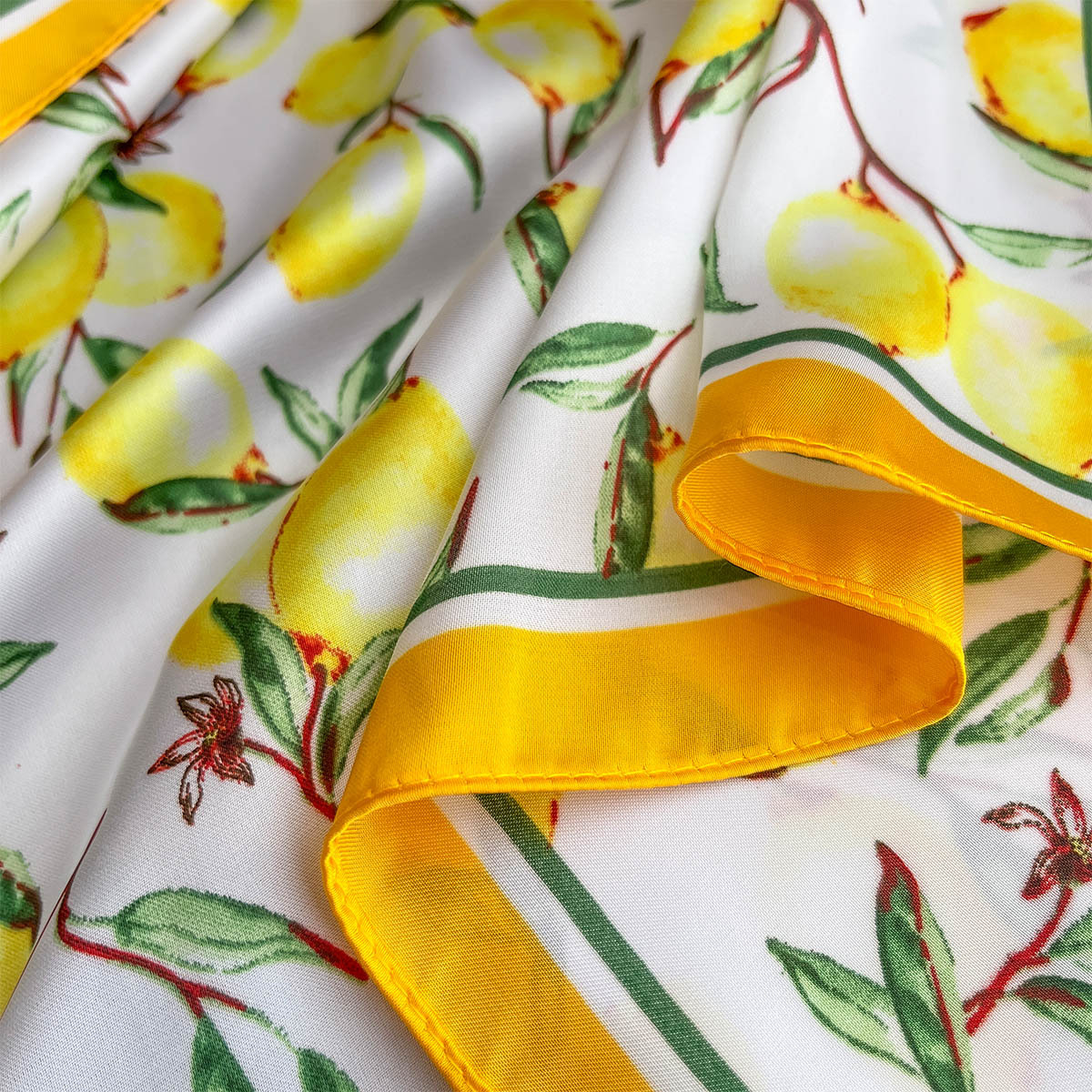 2025 New Yellow Lemon Print Sq - Scarf Silk Square recension och pris