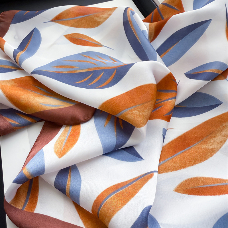 Luxury Brand Print 70cm Square - Scarf Silk Square recension och pris